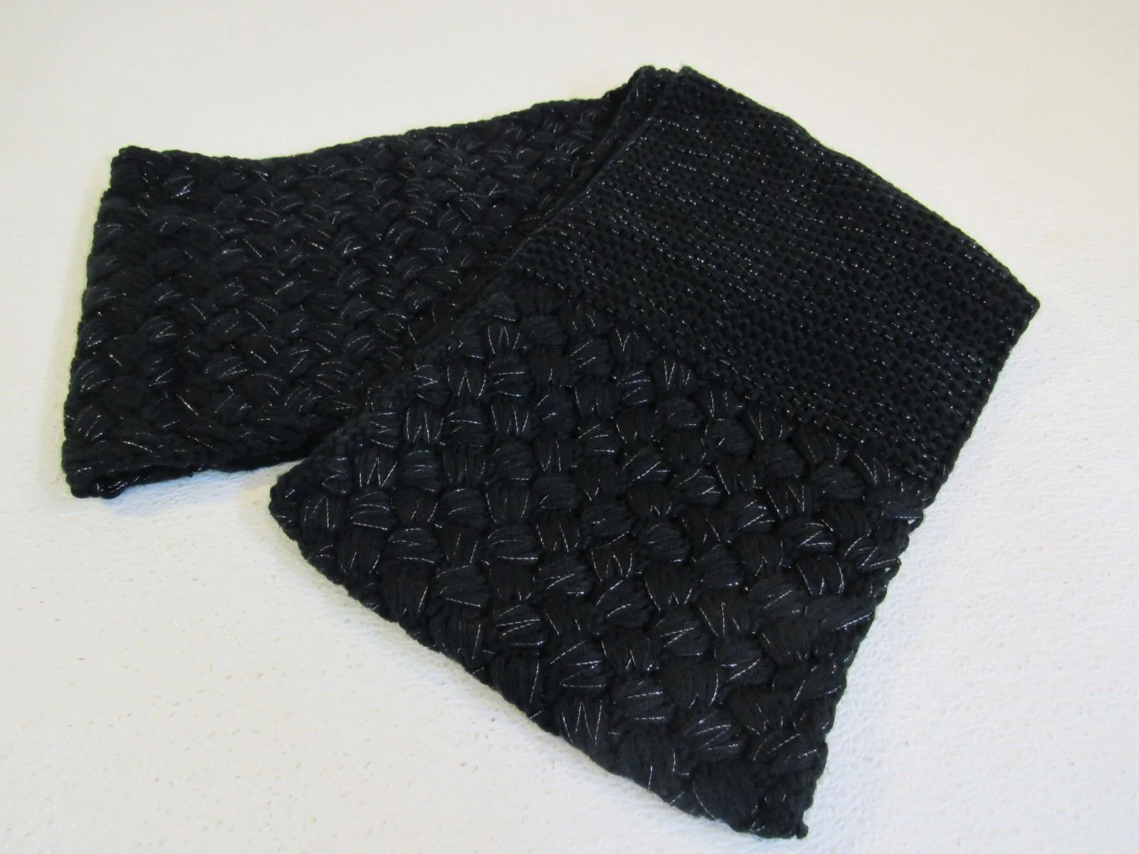 Limited Edition Scarf 32 1/2-in Black & Silver Infinity Acrylic Female -- Used