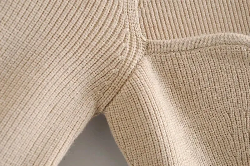 SWEETHEART NECK CROPPED SWEATER