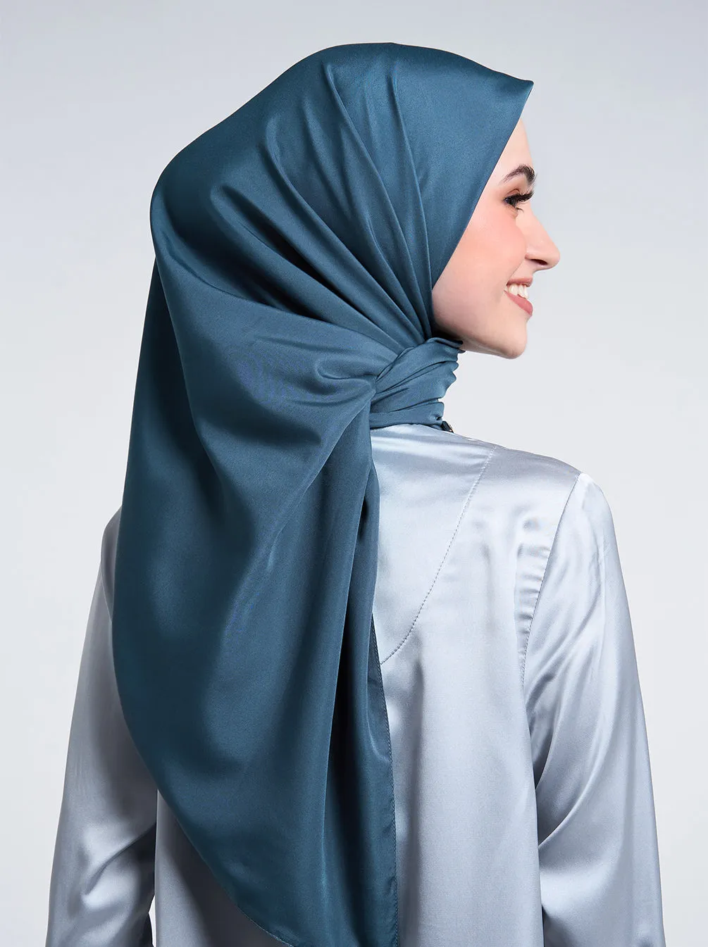 ULTRA SATIN SCARF PLAIN DEEP OCEAN