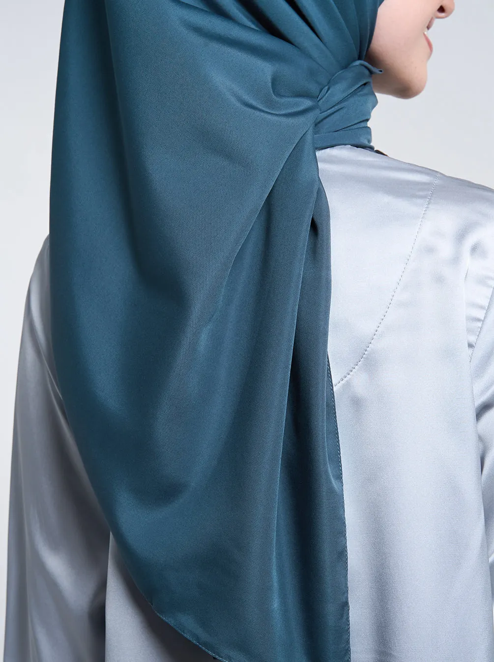 ULTRA SATIN SCARF PLAIN DEEP OCEAN